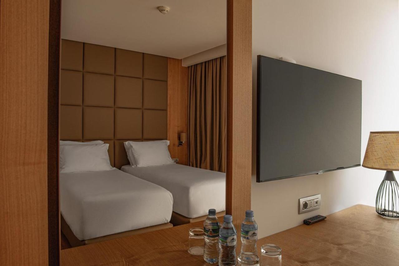 Amare Hotel Shëngjin Buitenkant foto